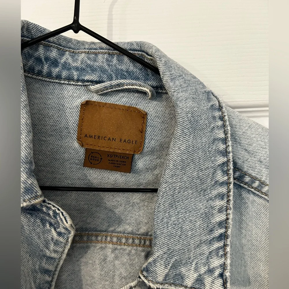 American Eagle light wash Blue Jean Jacket - Picture 2 of 5